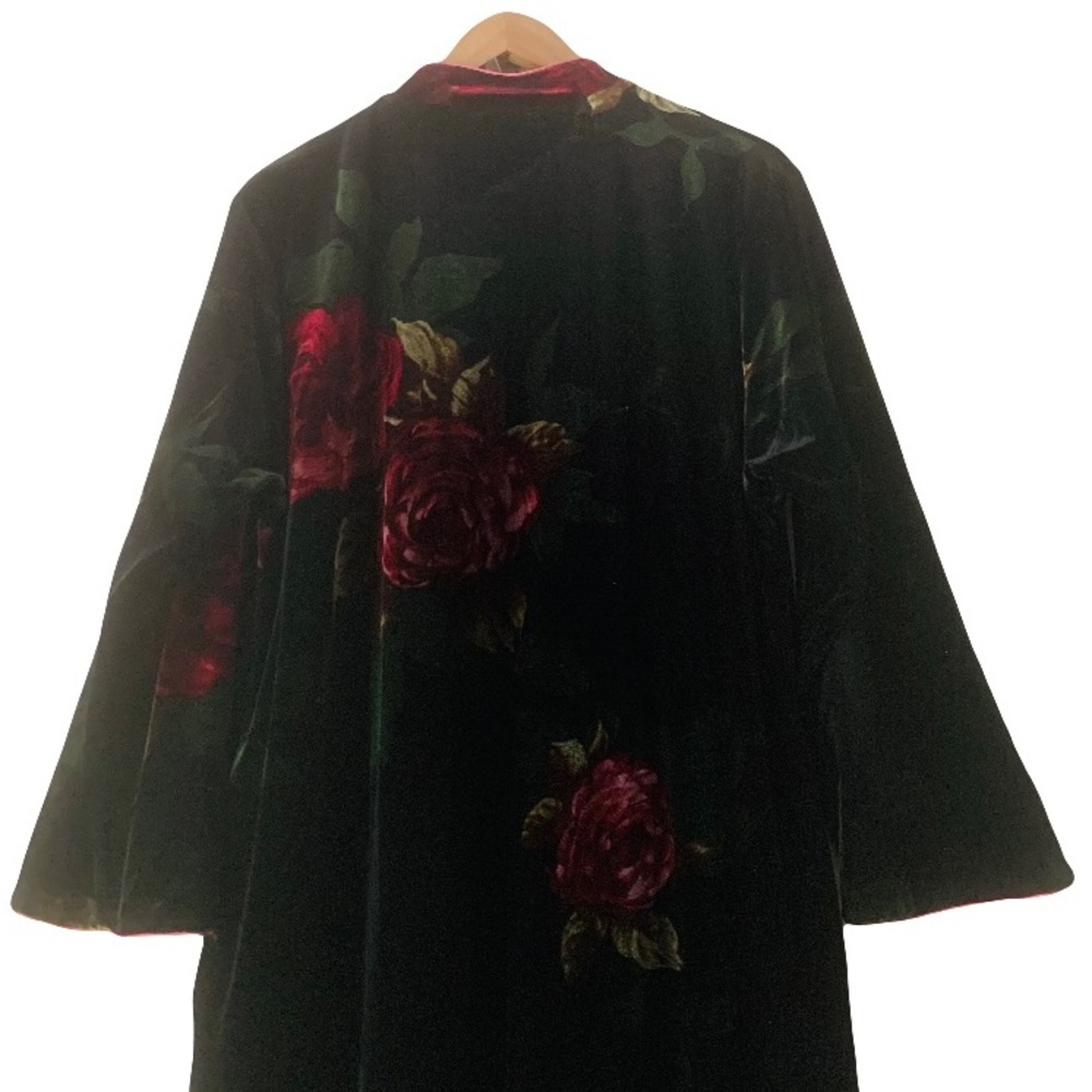 Oscar de la Renta Sleepwear Floral Velvet Robe - Black and Red - Picture 6 of 8